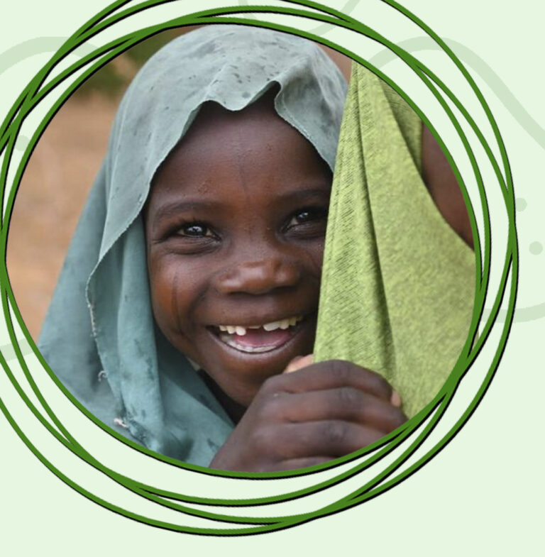 Para cada Infancia 1 Eduardo Sanz en un evento con una noria de fondo